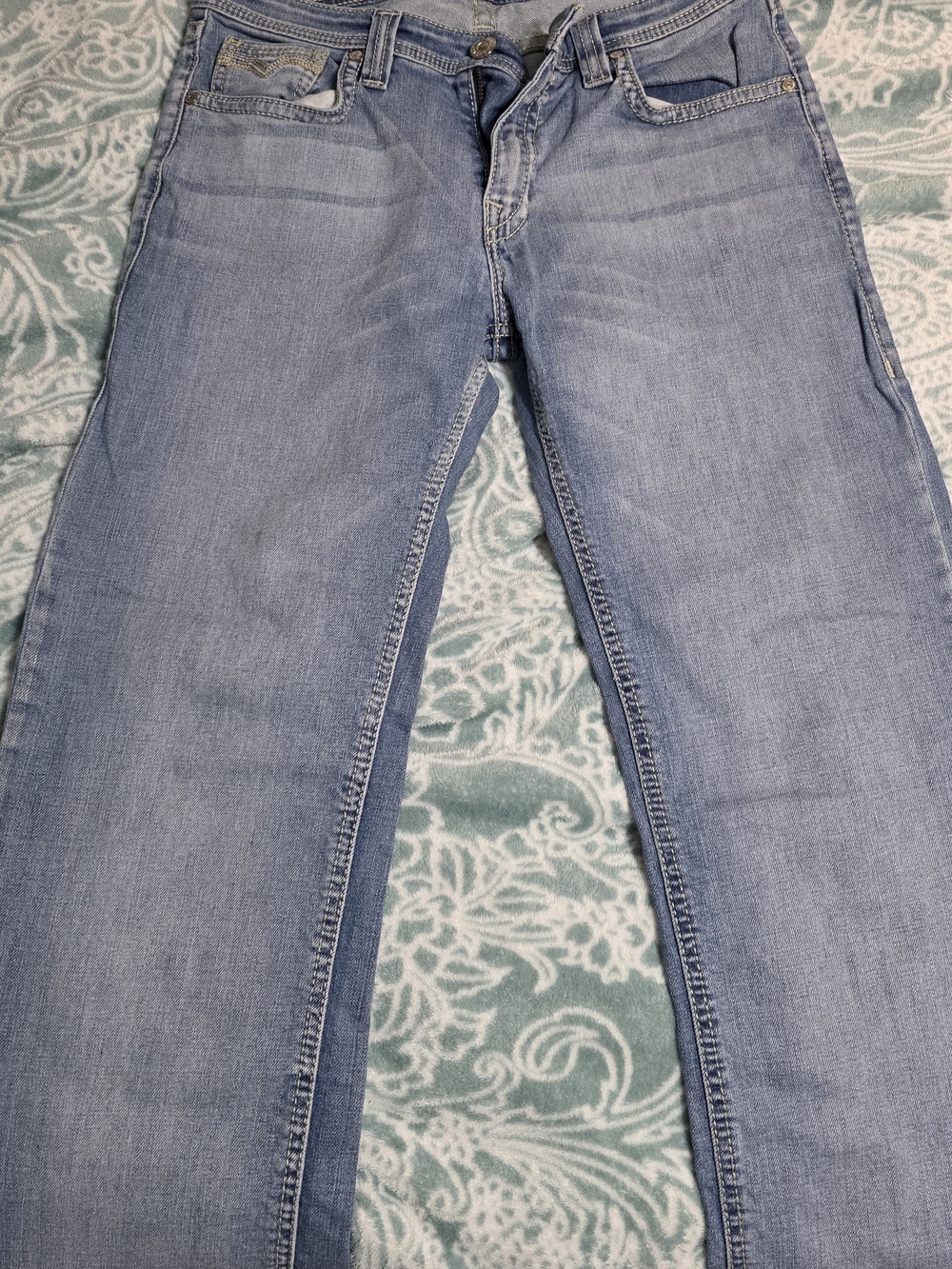 Slim Straight Men's Jeans in Light Blue Wash